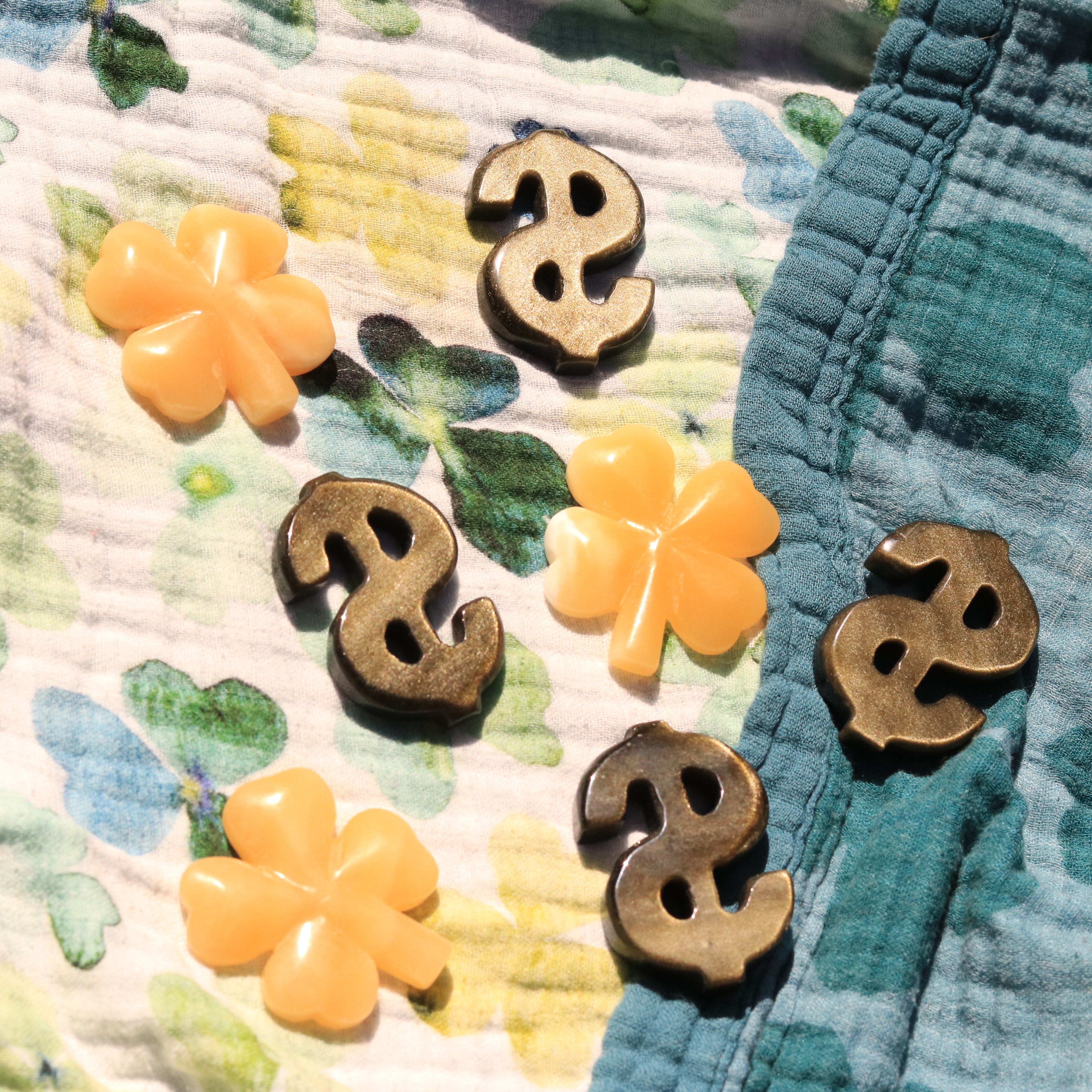 Golden Sheen Obsidian Dollar Money Symbol Crystal Carved Charms for Manifesting Abundance