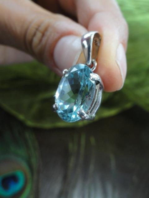 FACETED BLUE TOPAZ PENDANT IN STERLING SILVER - Earth Family Crystals