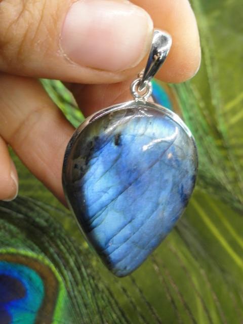 Exquisite BLUE FLASH LABRADORITE PENDANT In Sterling Silver (Includes Silver Chain) - Earth Family Crystals