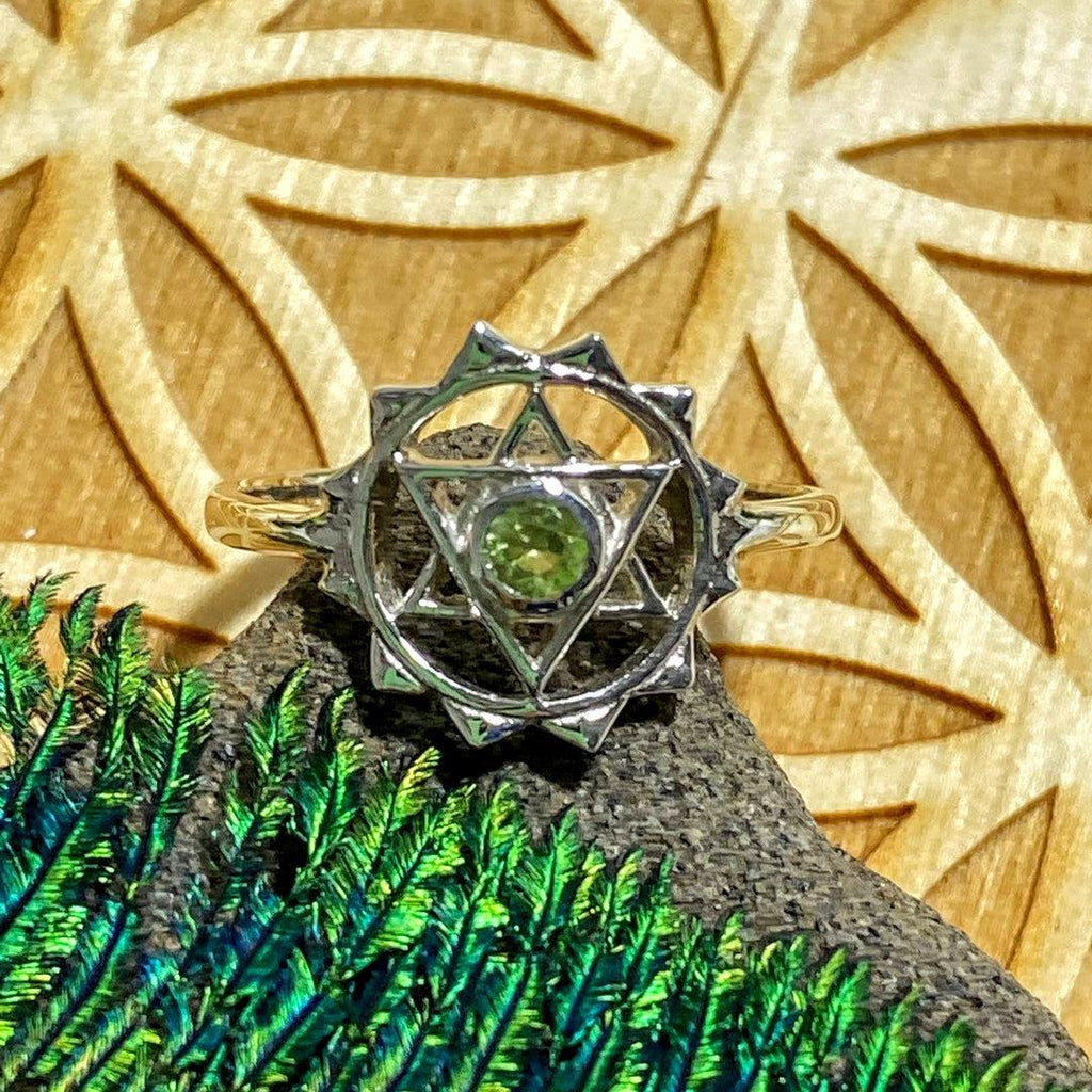 Faceted Peridot Heart Chakra Ring in Sterling Silver (Size 9) - Earth Family Crystals