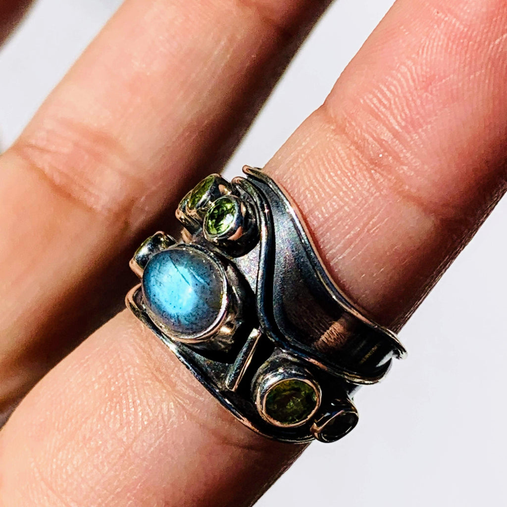 Dazzling Faceted Peridot & Glowing Blue Labradorite Sterling Silver Ring (Size 6) - Earth Family Crystals