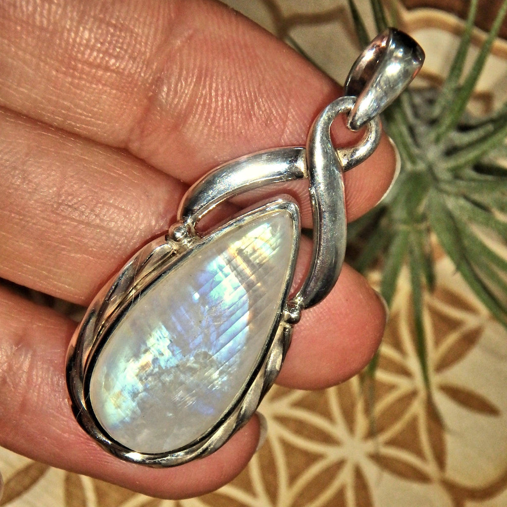 Elegant Rainbow Moonstone Gemstone Pendant in 925 Silver (Includes Silver Chain) 1 - Earth Family Crystals