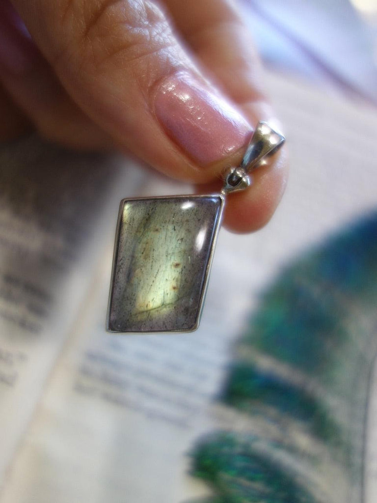 Superb Optical Golden Green Flash Labradorite  Pendant In Sterling Silver (Includes Silver Chain) - Earth Family Crystals