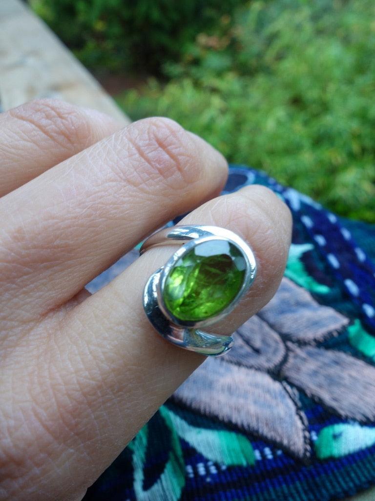 Incredible & Vibrant Green Faceted Arizona Peridot Ring In Sterling Silver (Size 9) - Earth Family Crystals